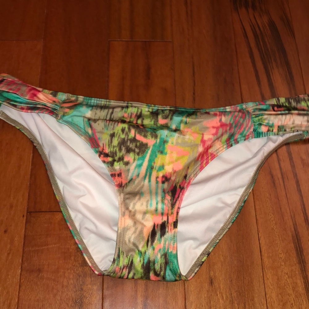 Bathing suit bottoms medium